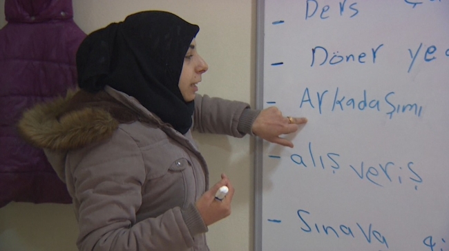 Türkiye'den Cerablus'taki Suriyeli kadınlara meslek eğitimi